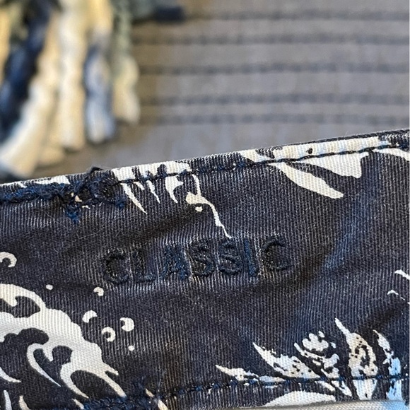 AMERICAN EAGLE OUTFITTERS - SALE! Mens Size 42, Hawaiian, Flat Front Shorts - Picture 8 of 11